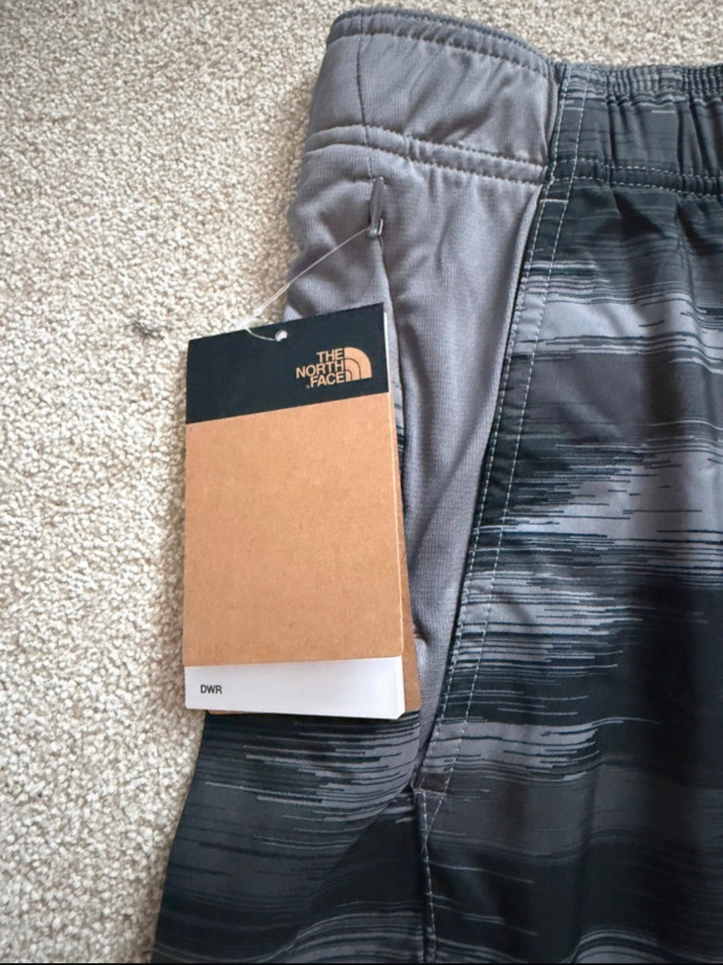 The North Face Men's Sweat Shorts L Regular Grey/Black Striped Logo Pockets