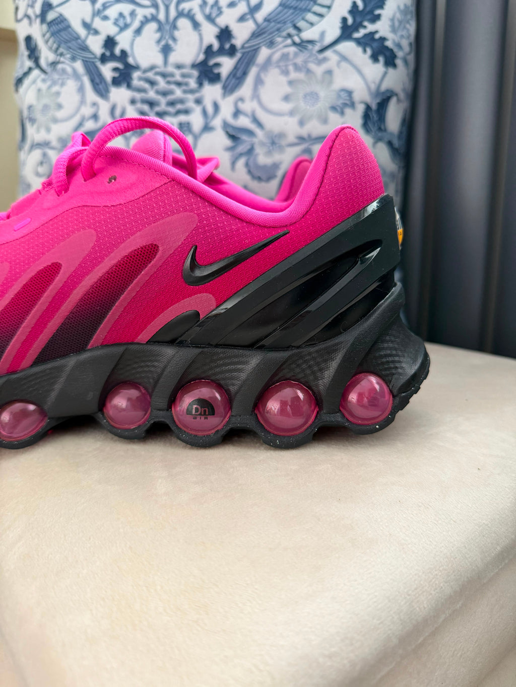 Nike Air DN8 PINK AND BLACK Size UK 8.5