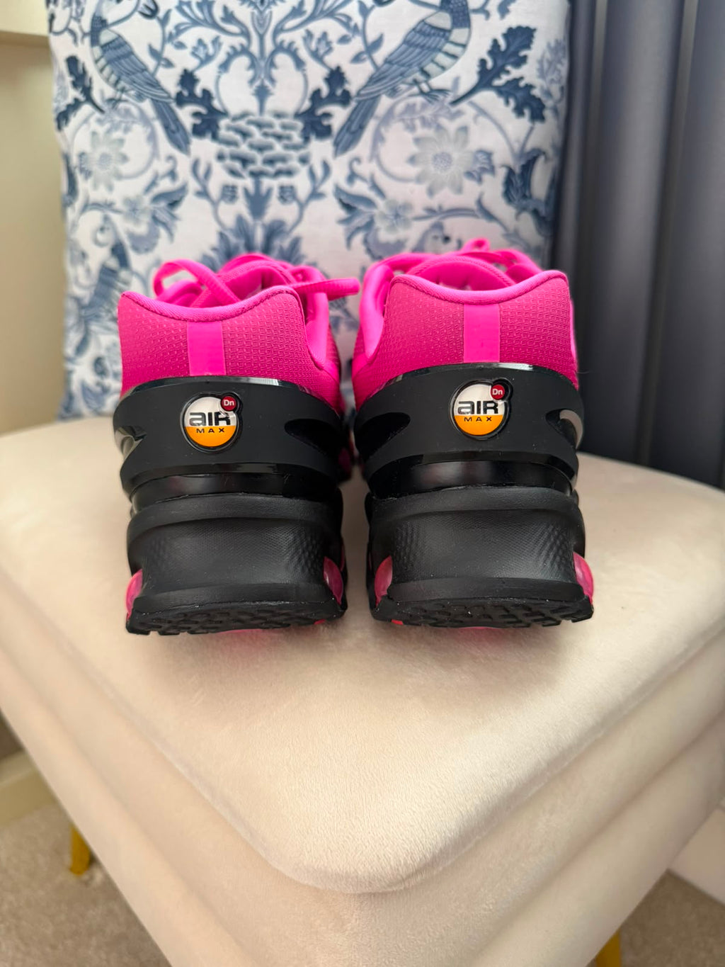 Nike Air DN8 PINK AND BLACK Size UK 8.5
