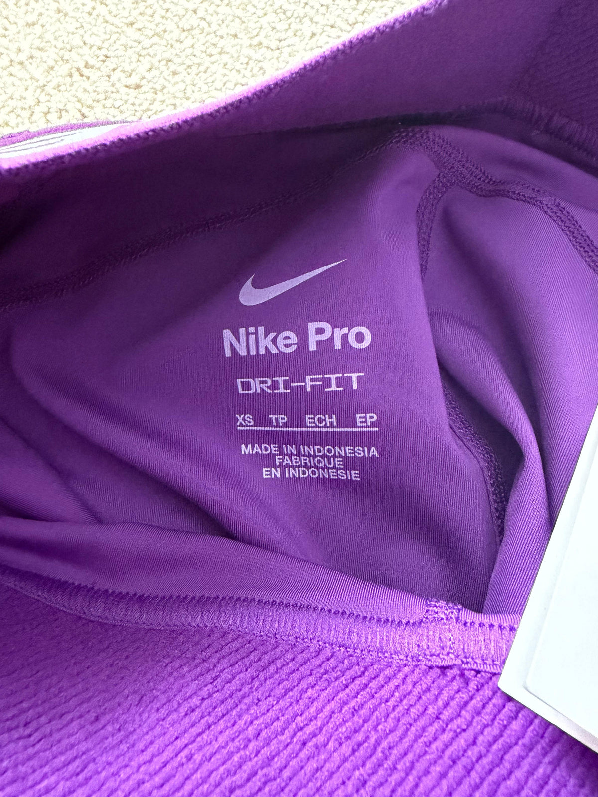 Nike Pro Dri-FIT Women's black Crop long sleeve top & Mid purple Leggings  XS