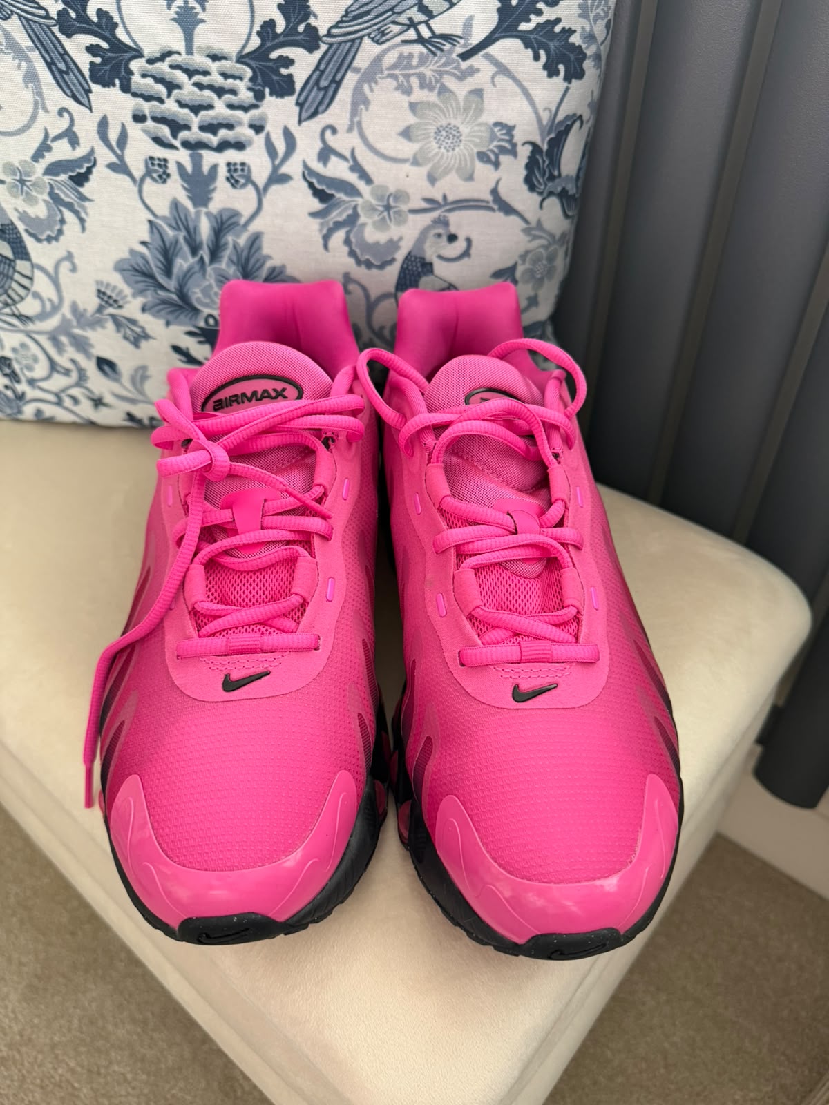 Nike Air DN8 PINK AND BLACK Size UK 8.5
