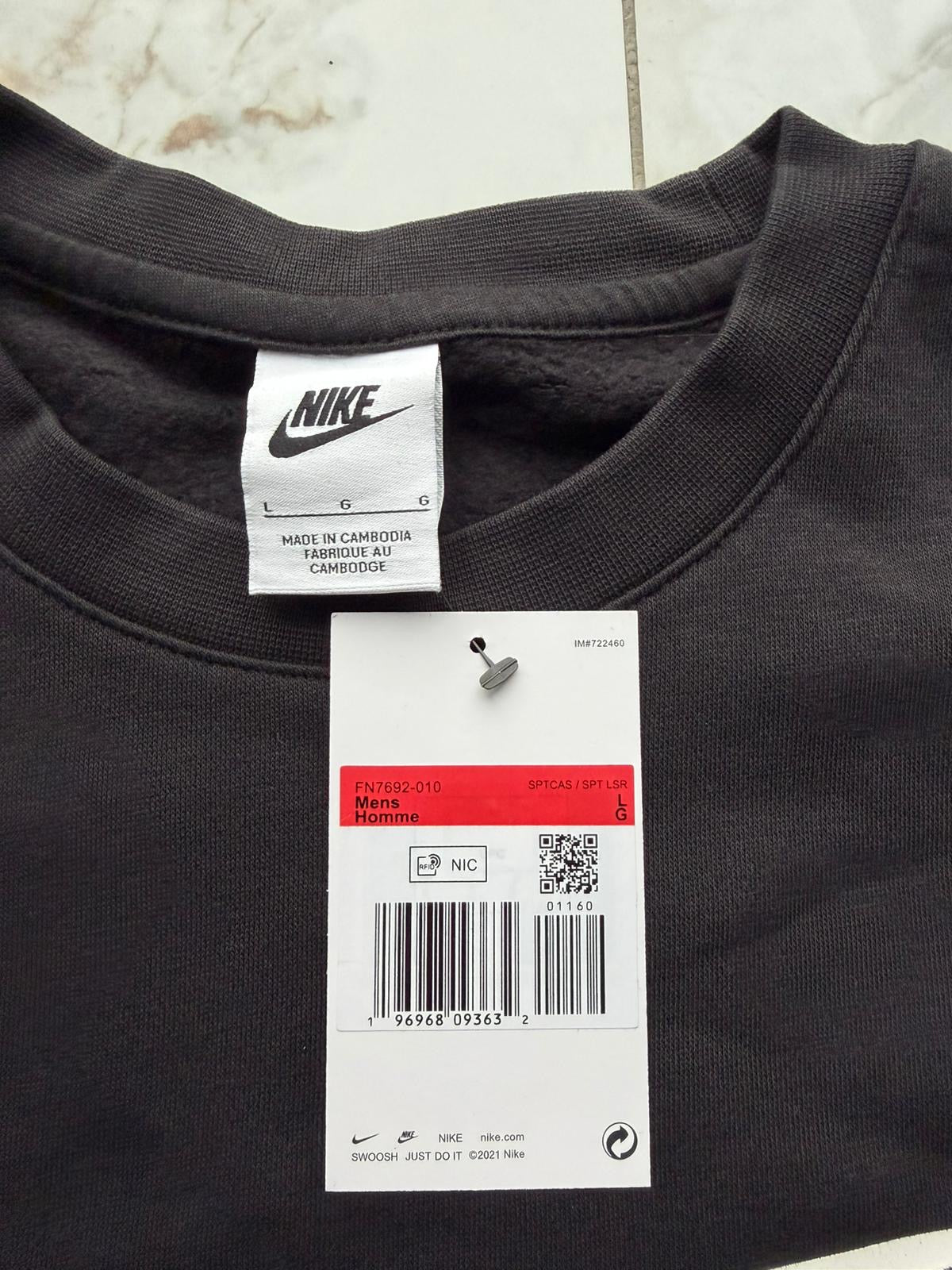 Nike Air Men's Black Pullover Crew Neck Graphic Sweatshirt LARGE FN7692-010