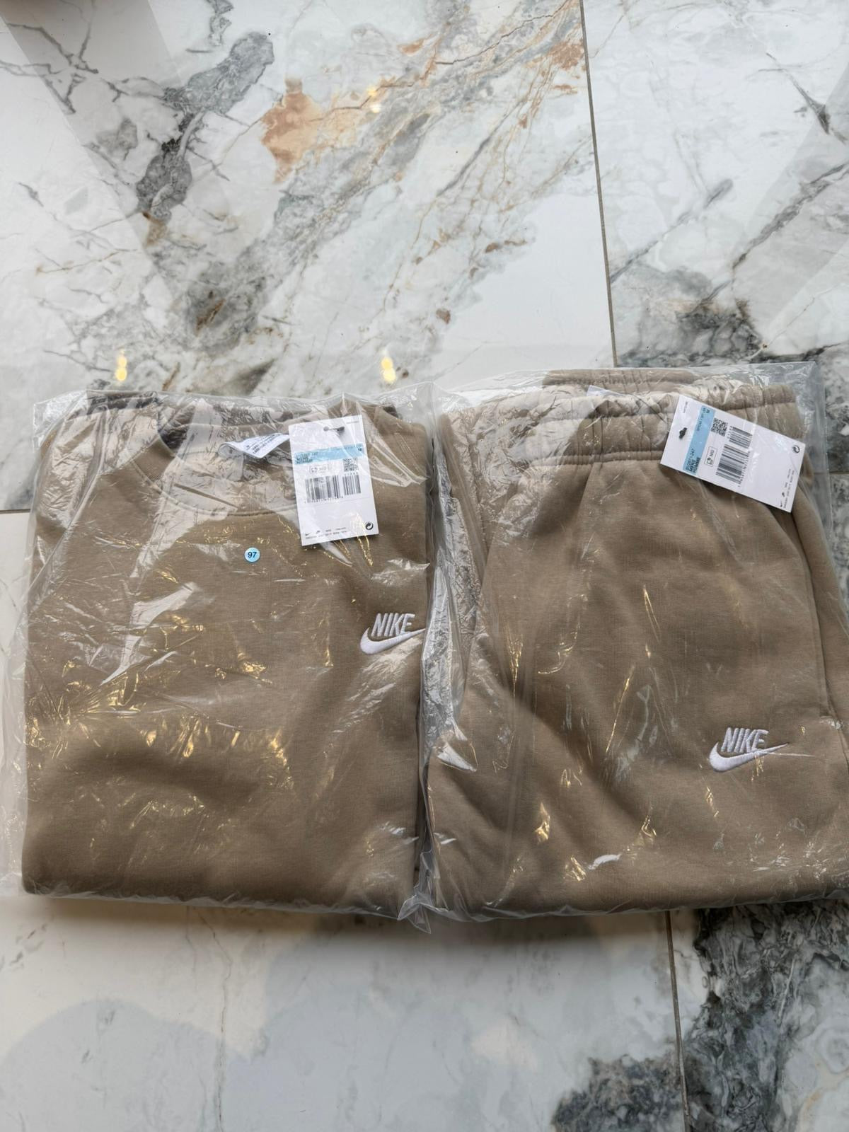Nike Logo Men's 2pc Fleece Sweatshirt & Joggers Set Beige M Standard Fit