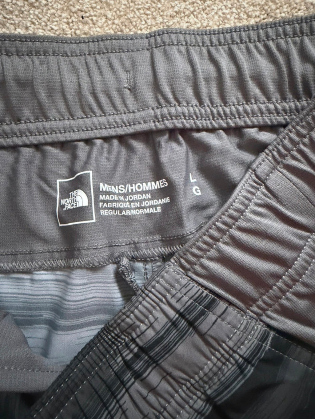 The North Face Men's Sweat Shorts L Regular Grey/Black Striped Logo Pockets