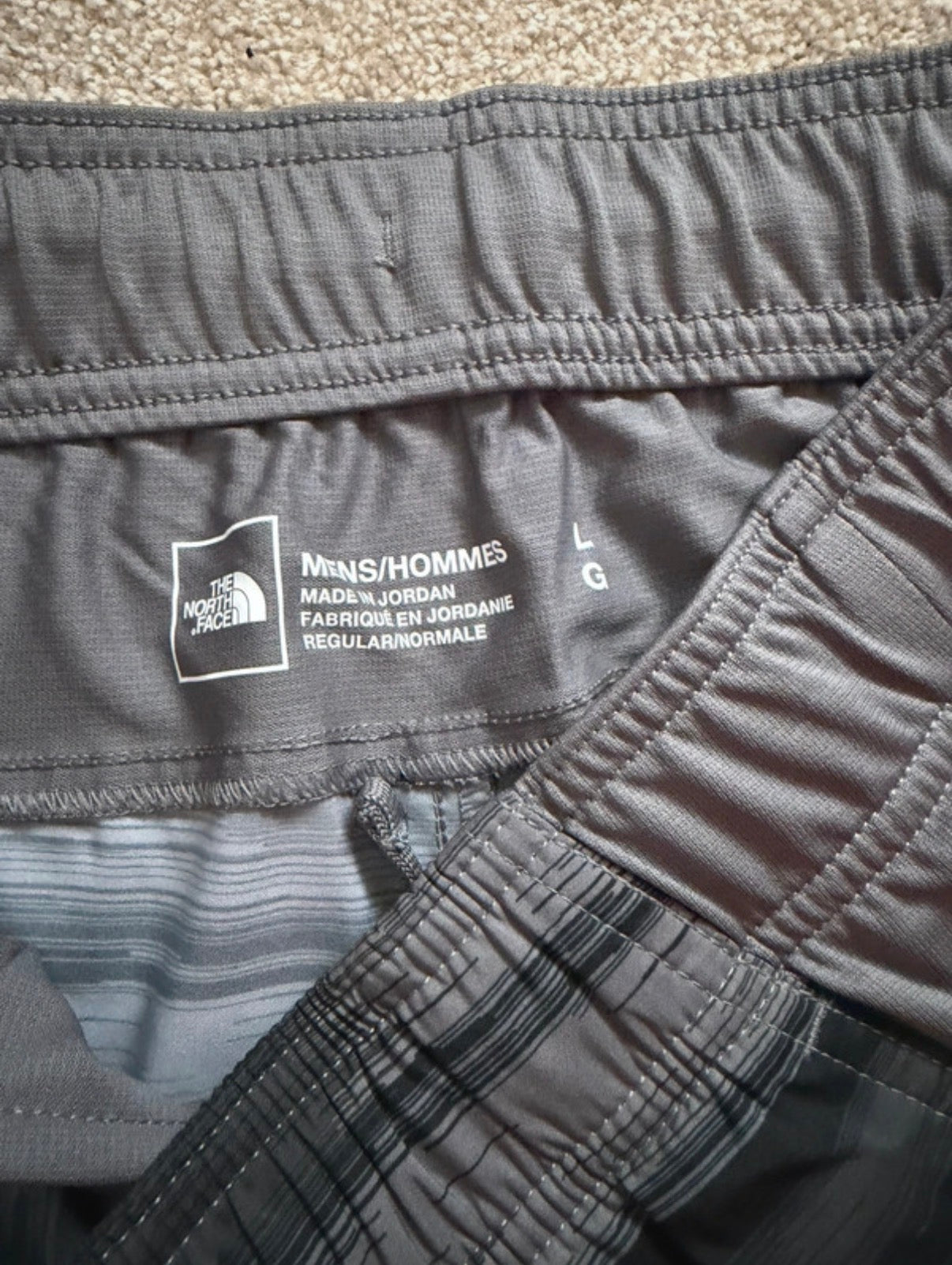 The North Face Men's Sweat Shorts L Regular Grey/Black Striped Logo Pockets