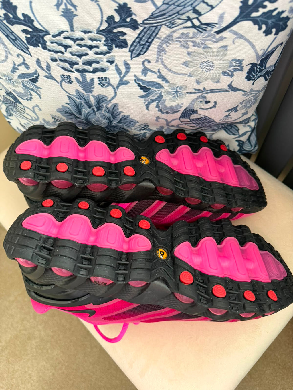 Nike Air DN8 PINK AND BLACK Size UK 8.5
