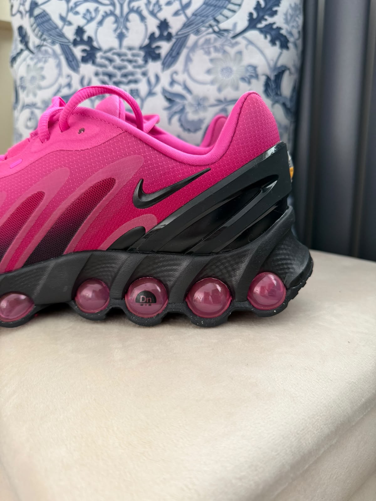 Nike Air DN8 PINK AND BLACK Size UK 8.5