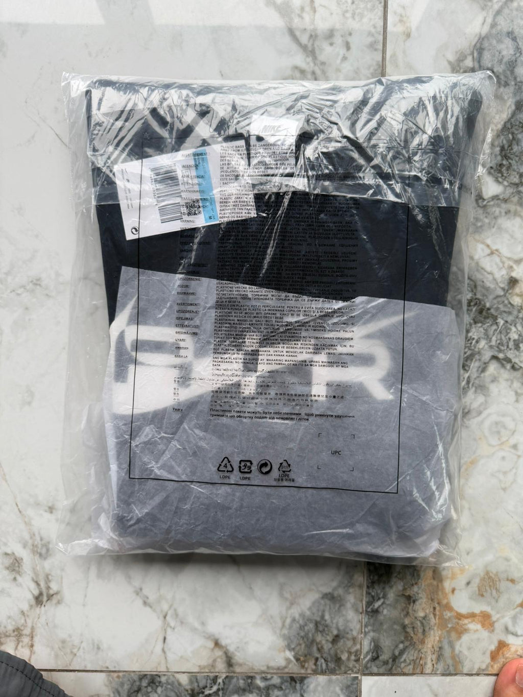 Nike Air Men's Black Pullover Crew Neck Graphic Sweatshirt MEDIUM FN7692-010