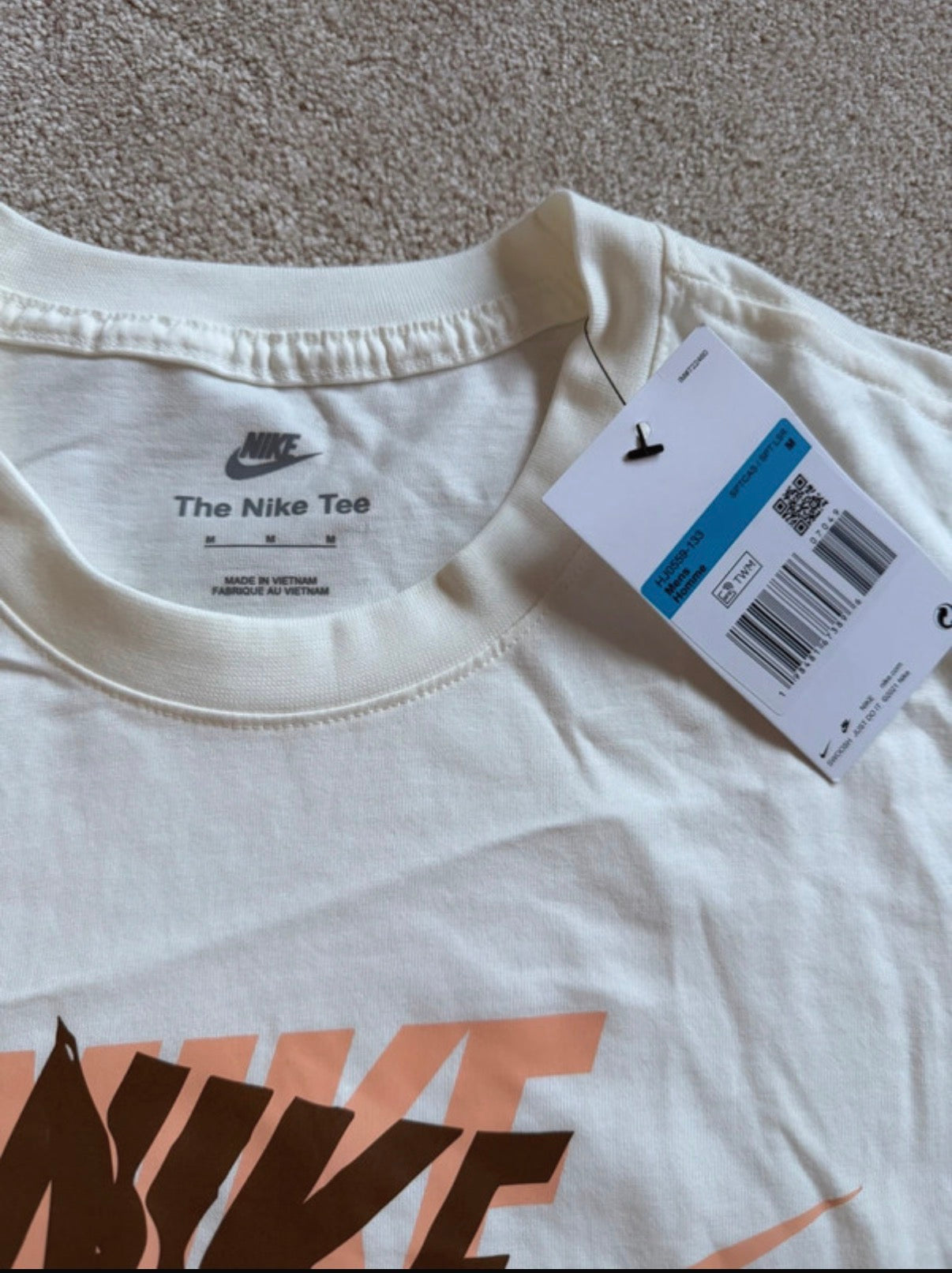 Nike The Nike Tee Men’s White Logo Graphic Crew Neck T-Shirt M