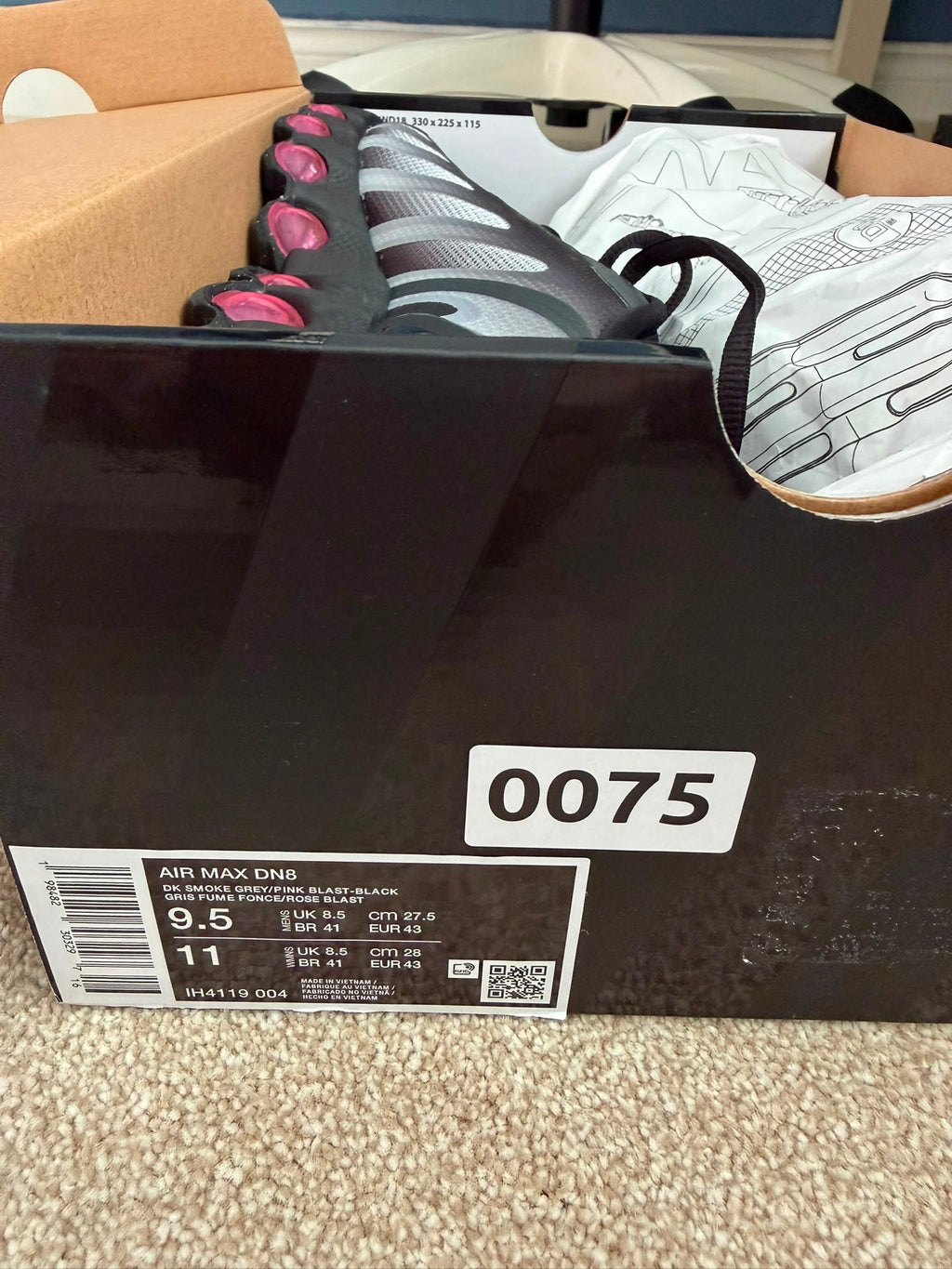 Nike Air DN8 trainers size 8.5 SMOKEGREY/PINK