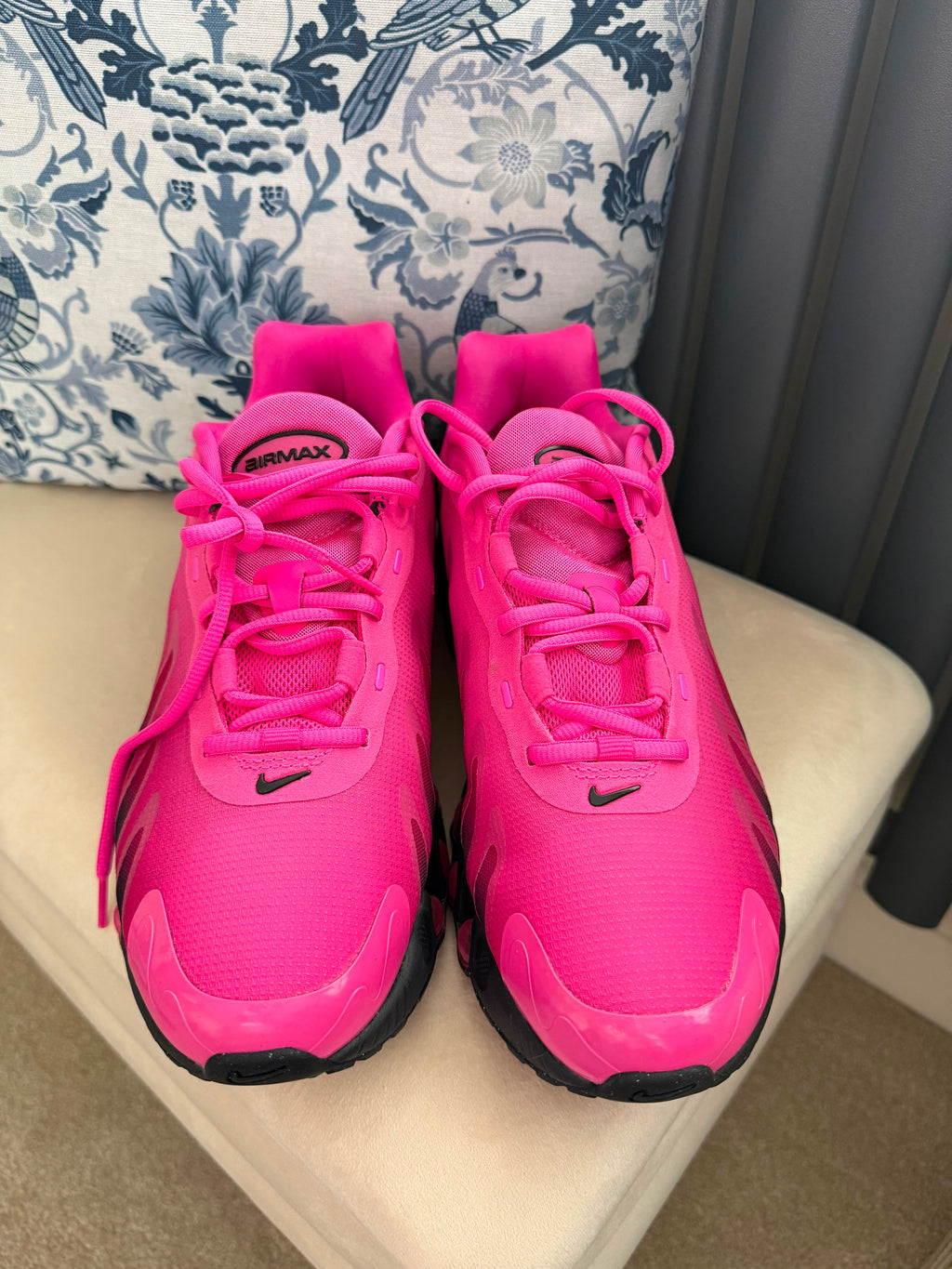 Nike Air DN8 PINK AND BLACK Size UK 8.5