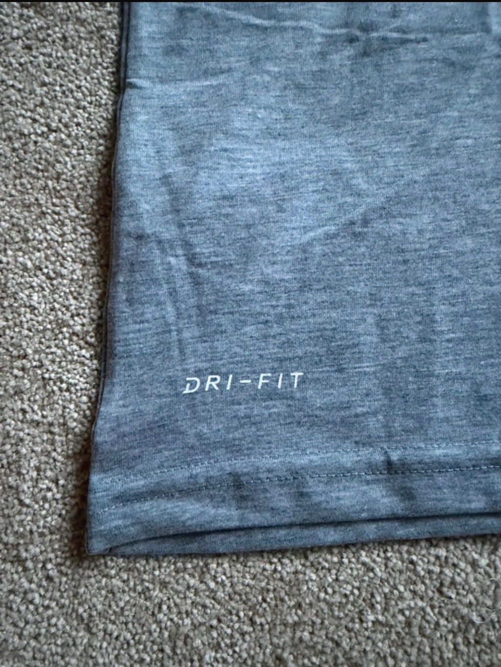 Nike The Nike Tee Dri-FIT Men's Grey T-Shirt Size M AR6029-063