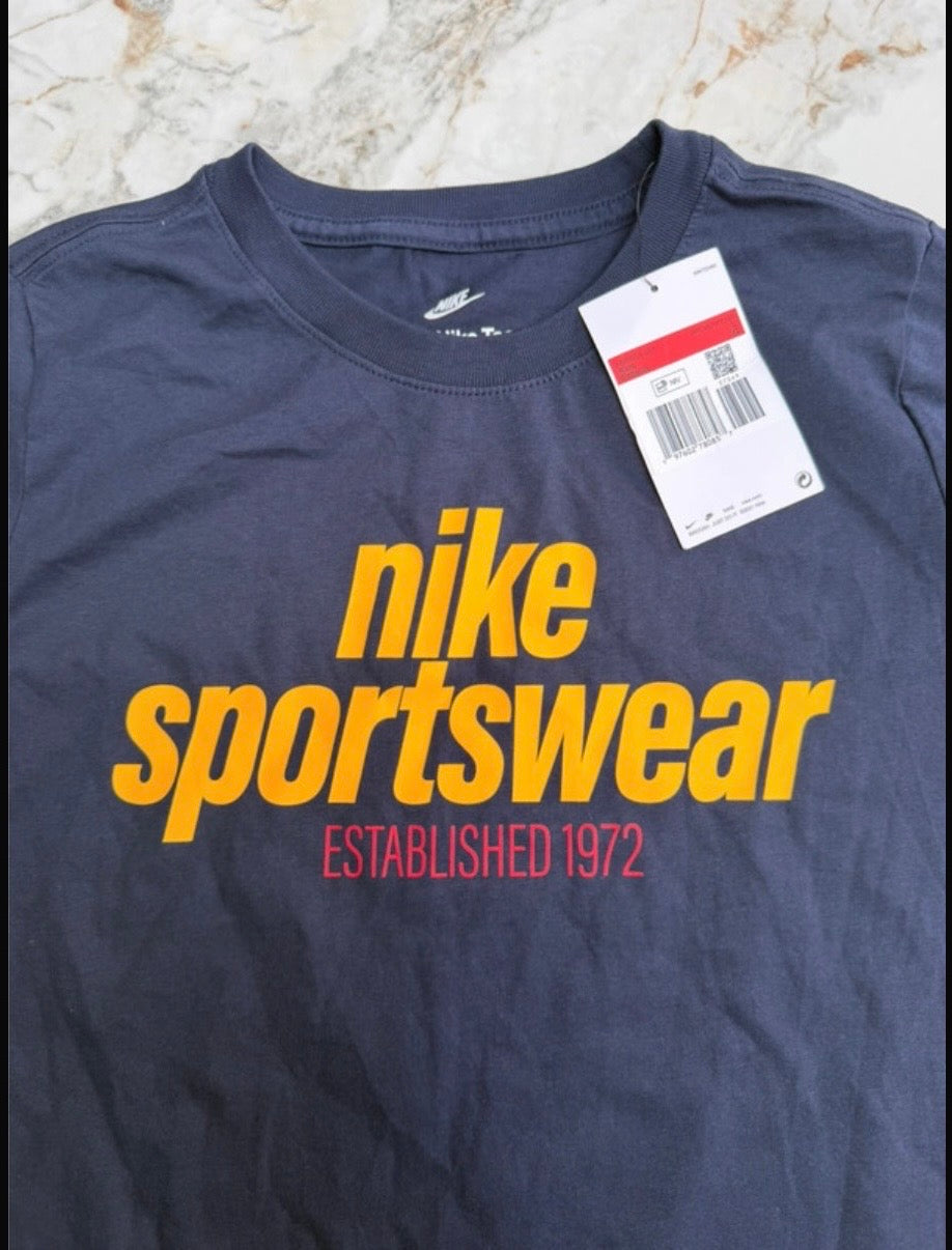 Nike Sportswear Unisex Kids Navy Logo Graphic T-Shirt Size L Cotton Crew