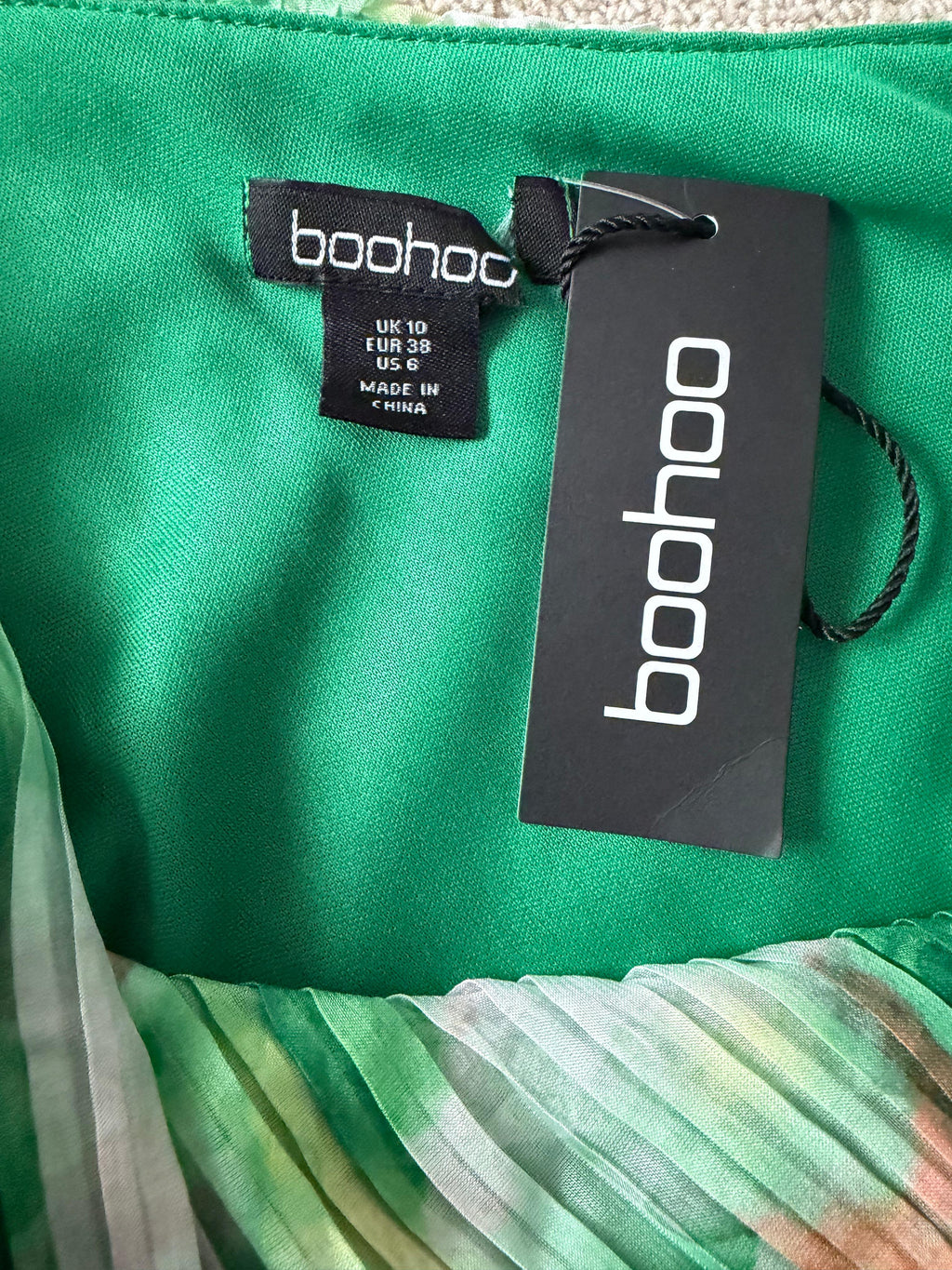 Boohoo Green Floral Pleated Maxi Dress size 10