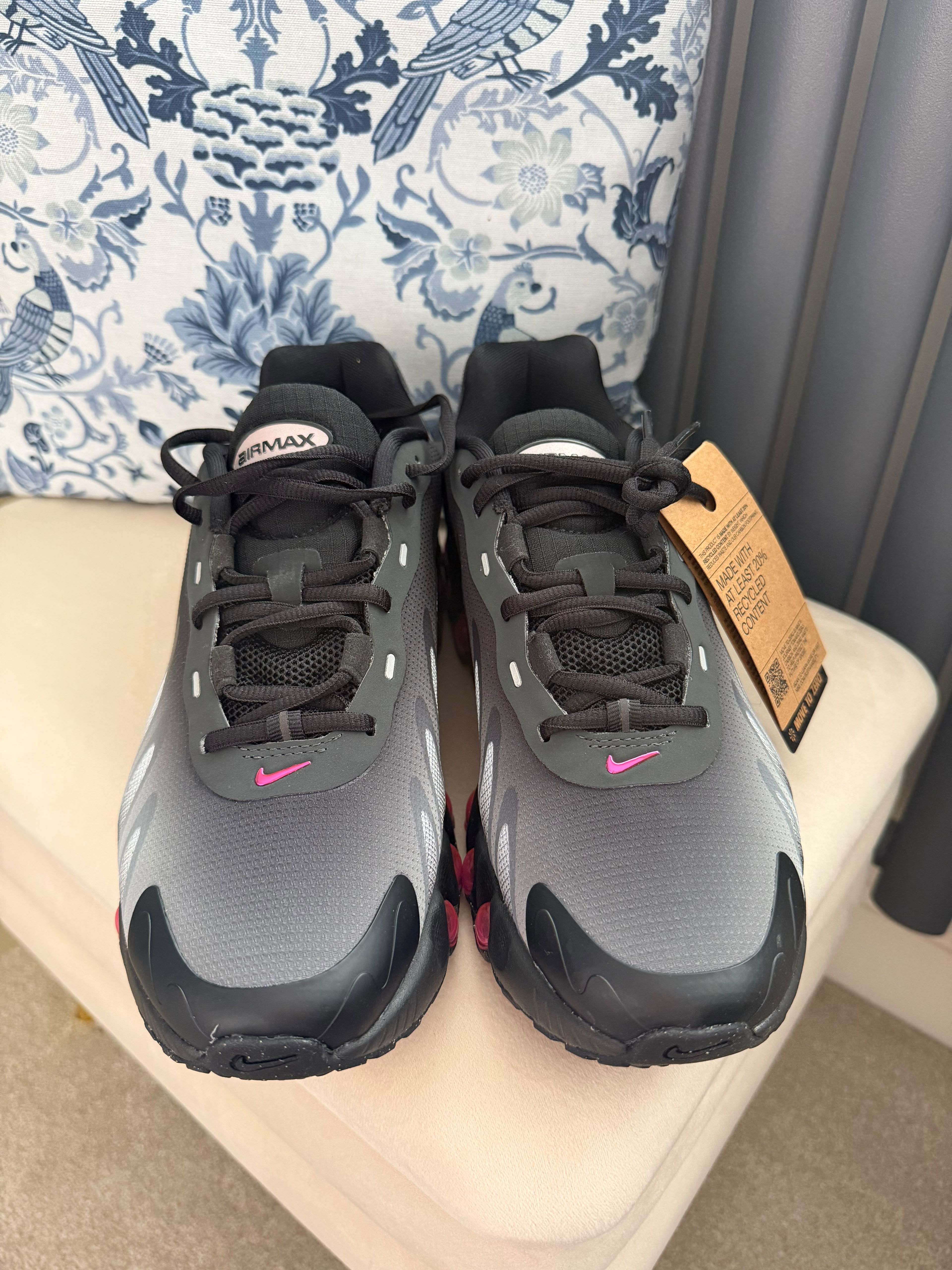 Nike Air DN8 trainers size 8.5 SMOKEGREY/PINK