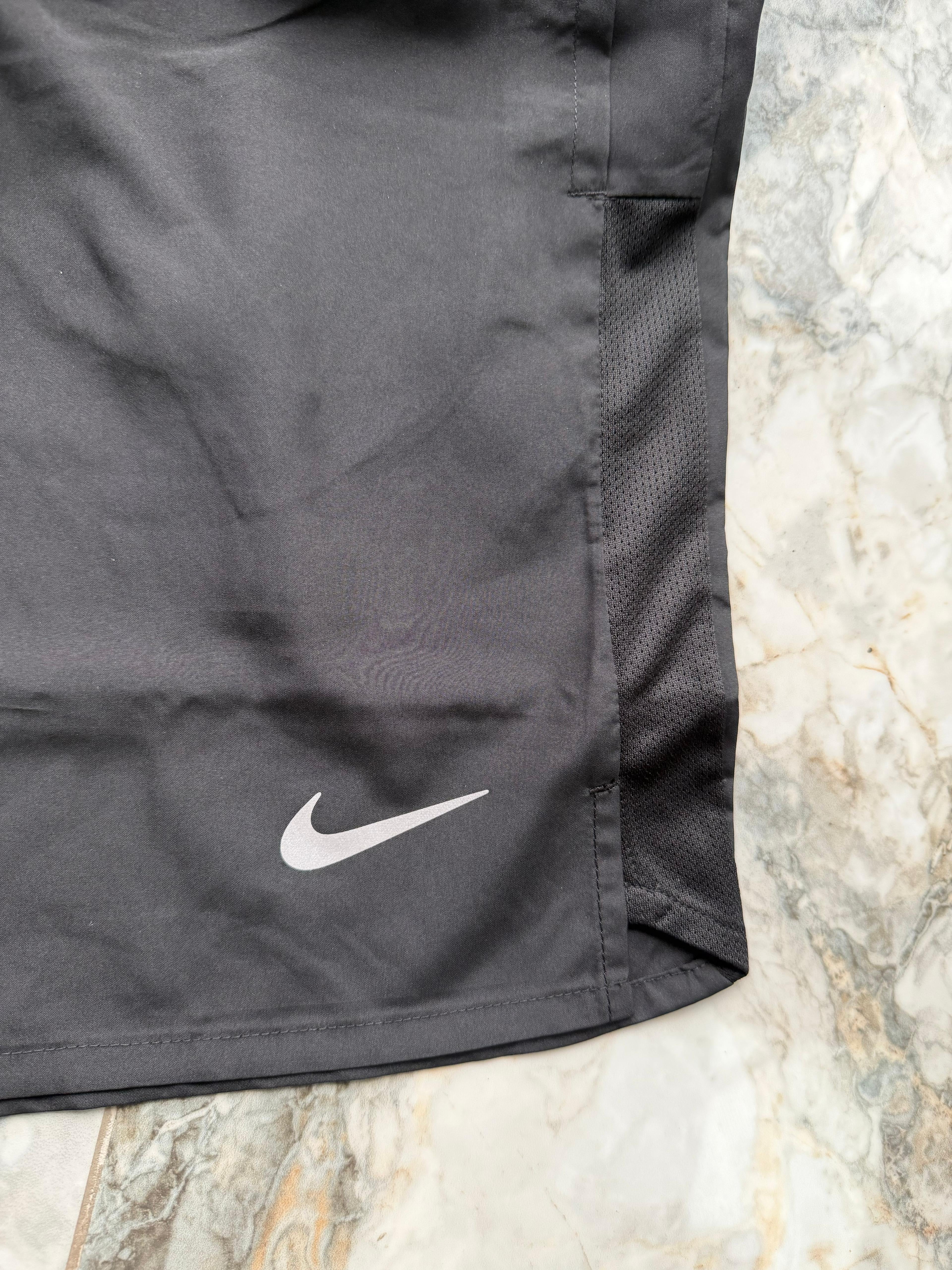Nike Challenger Men's Black Athletic Shorts M Running DV9359-010
