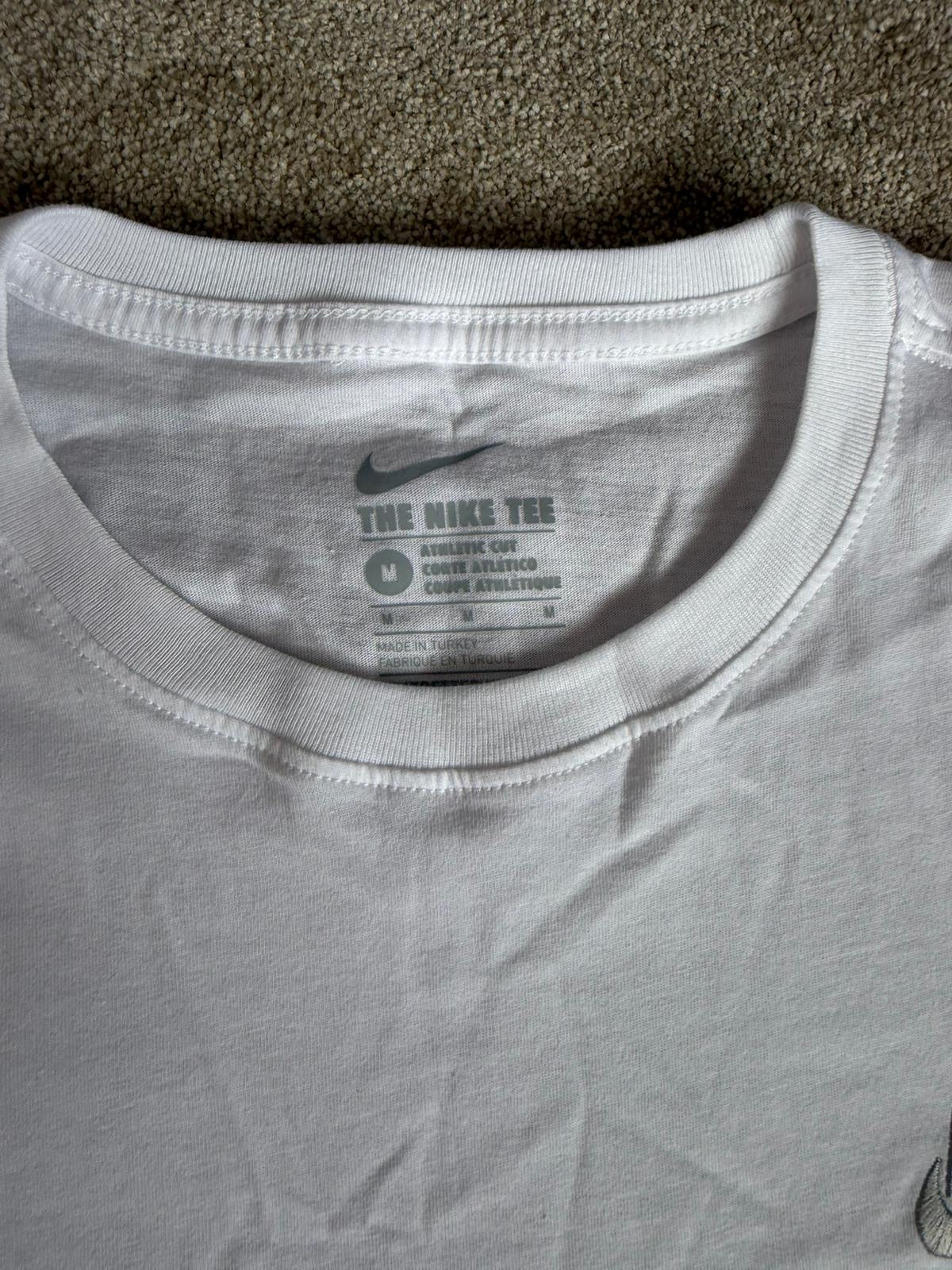 Nike Men’s White Solid Logo Crew Neck Short Sleeve Regular Fit T-Shirt M DRI-FIT