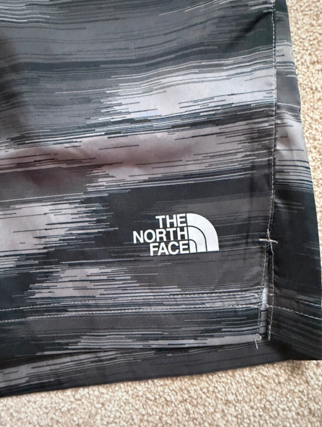 The North Face Men's Sweat Shorts L Regular Grey/Black Striped Logo Pockets