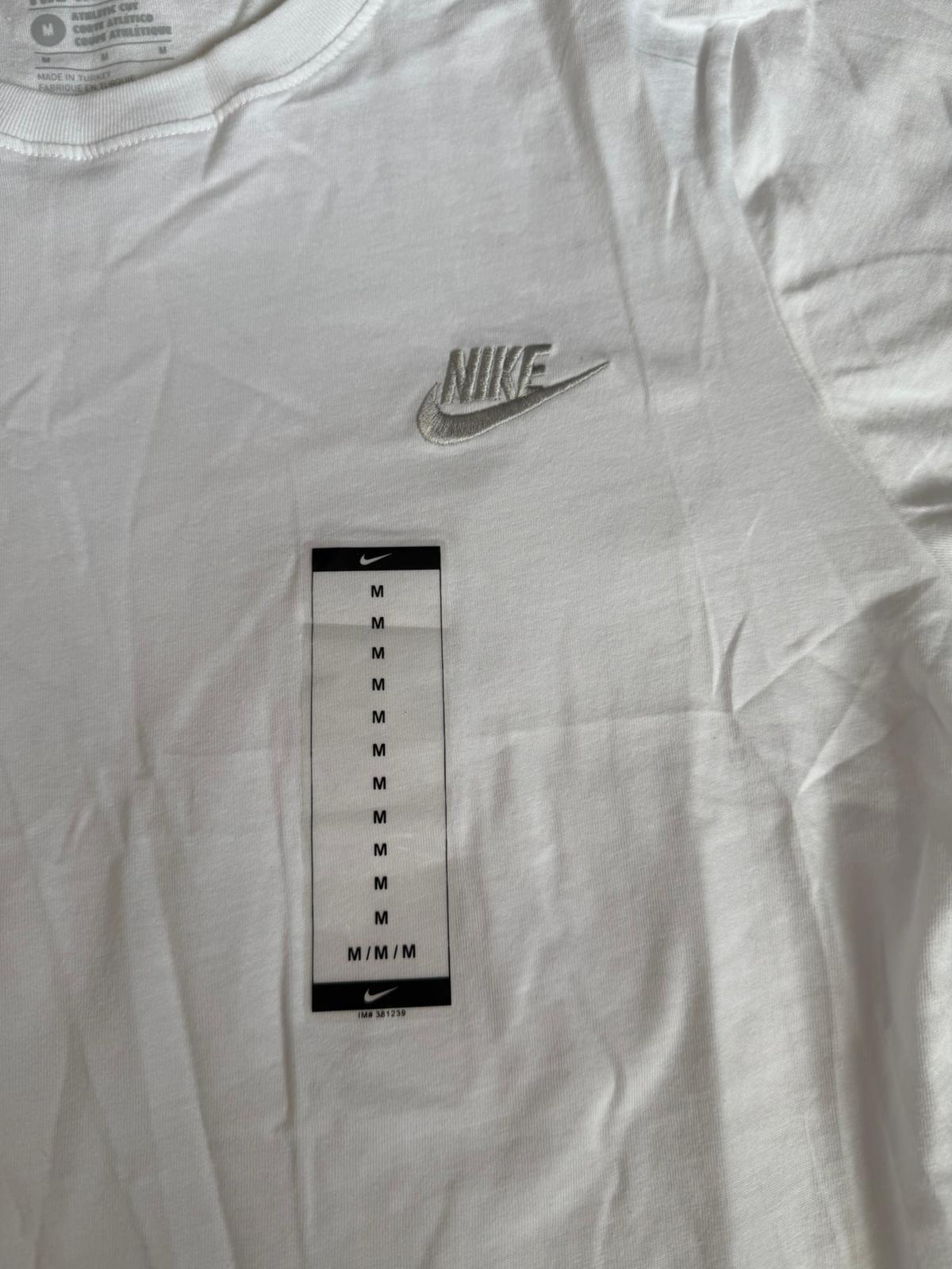 Nike Men’s White Solid Logo Crew Neck Short Sleeve Regular Fit T-Shirt M DRI-FIT