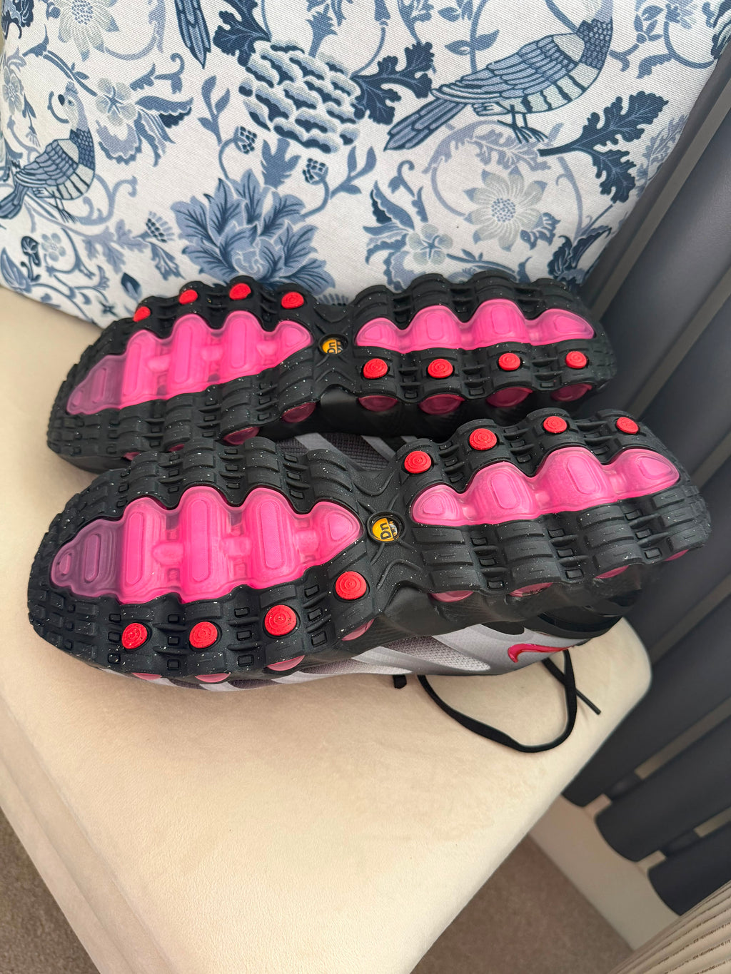 Nike Air DN8 trainers size 8.5 SMOKEGREY/PINK