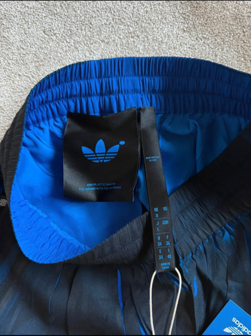 adidas Women’s Athletic Shorts L 34in Waist Blue/Black Striped HC0453 8-10size