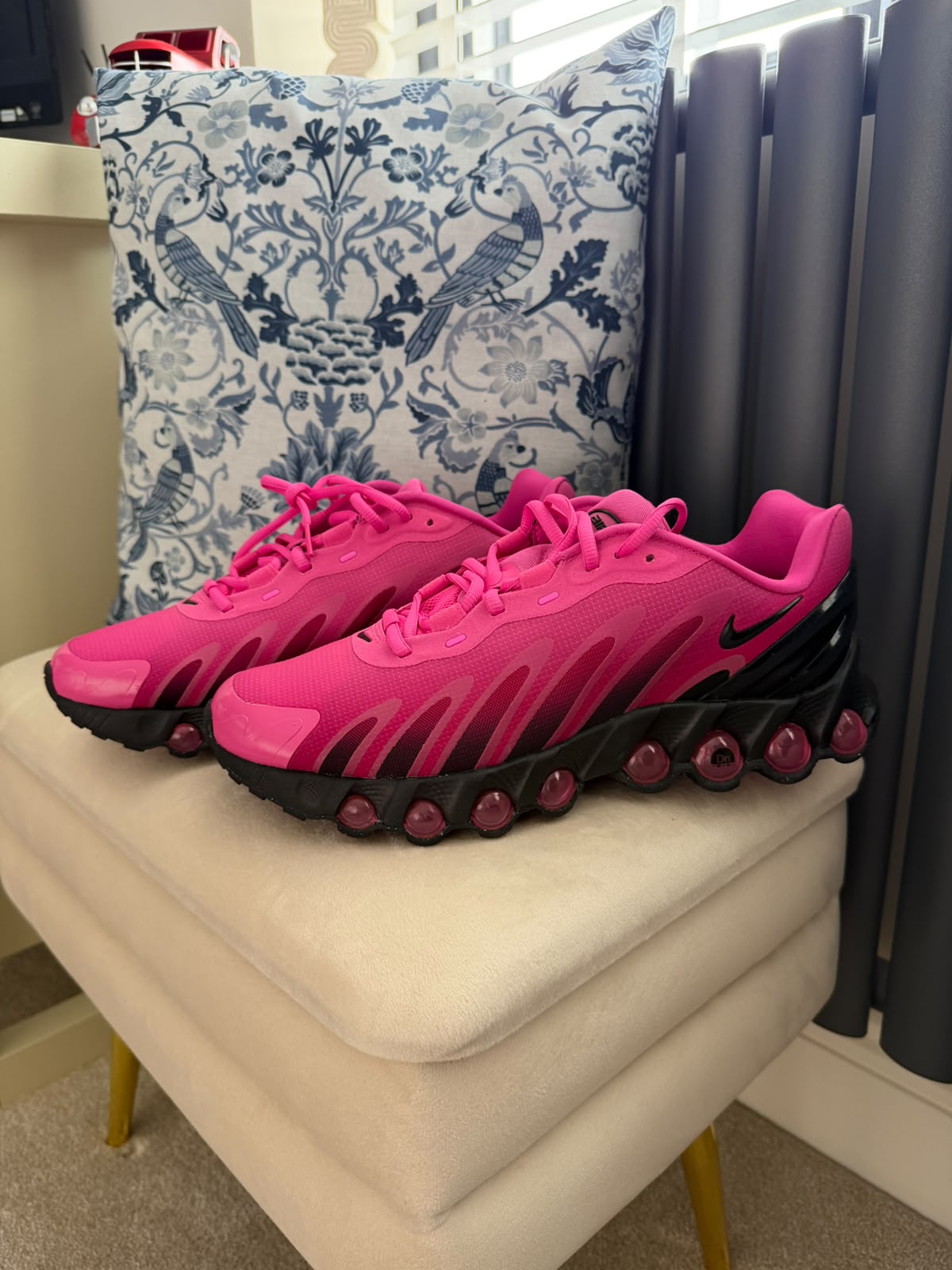 Nike Air DN8 PINK AND BLACK Size UK 8.5
