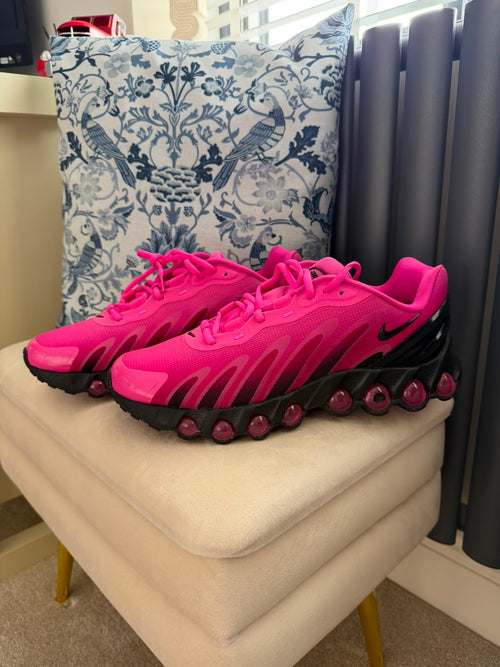 Nike Air DN8 PINK AND BLACK Size UK 8.5