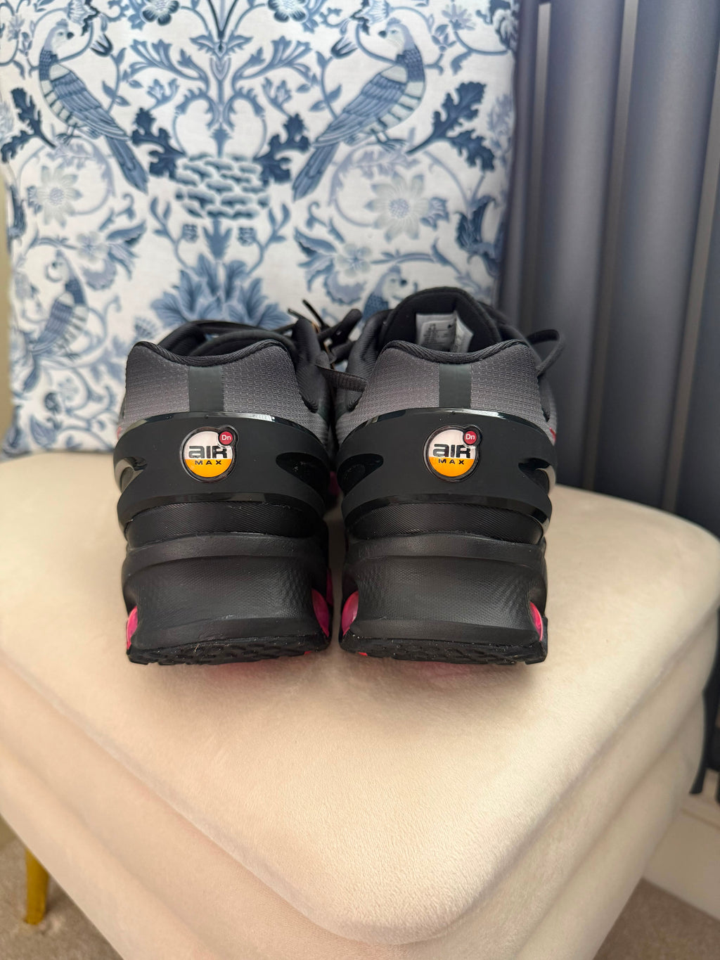 Nike Air DN8 trainers size 8.5 SMOKEGREY/PINK