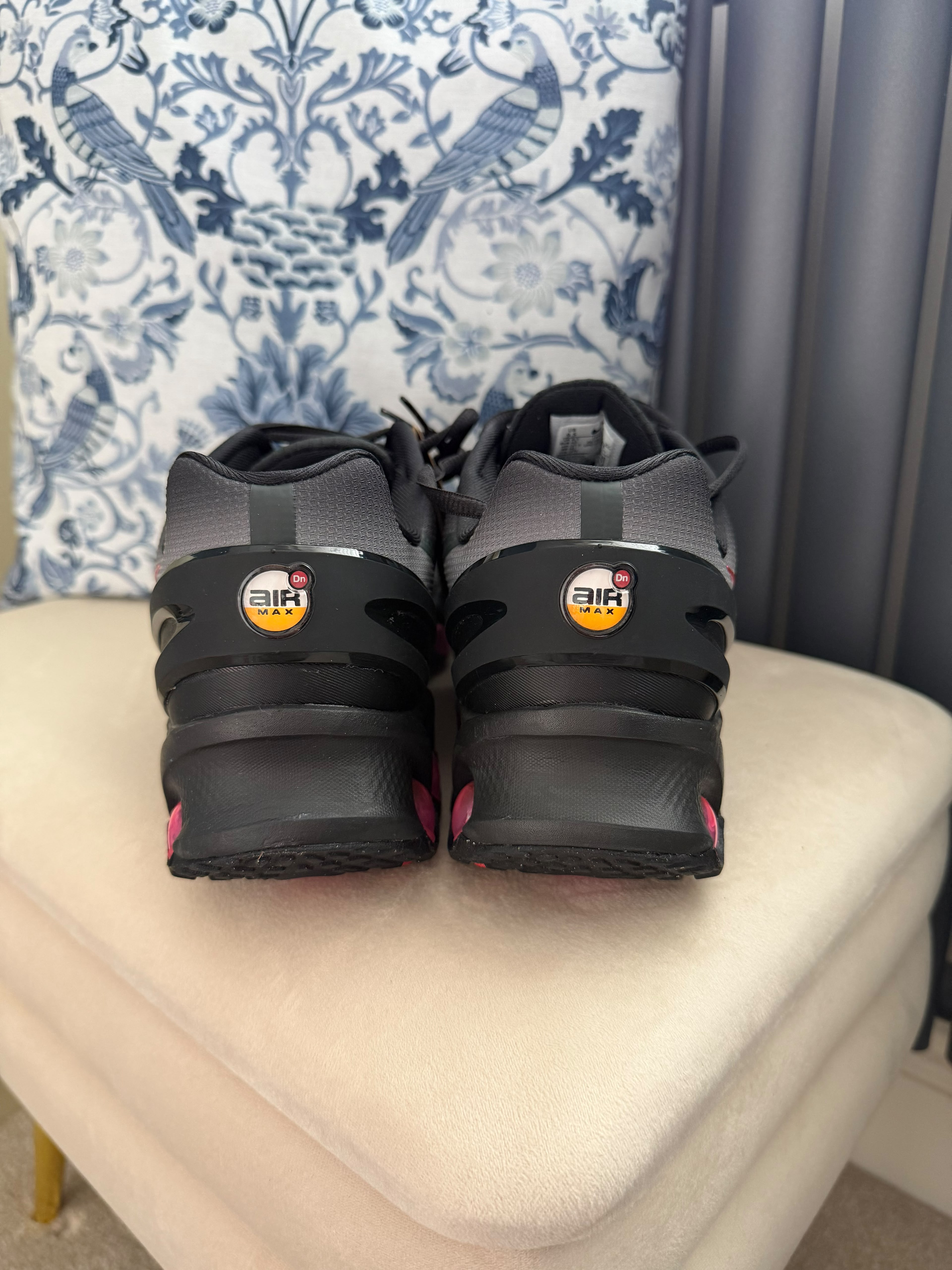 Nike Air DN8 trainers size 8.5 SMOKEGREY/PINK